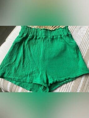 SHEIN Emerald Green High-Waist Crinkle Shorts